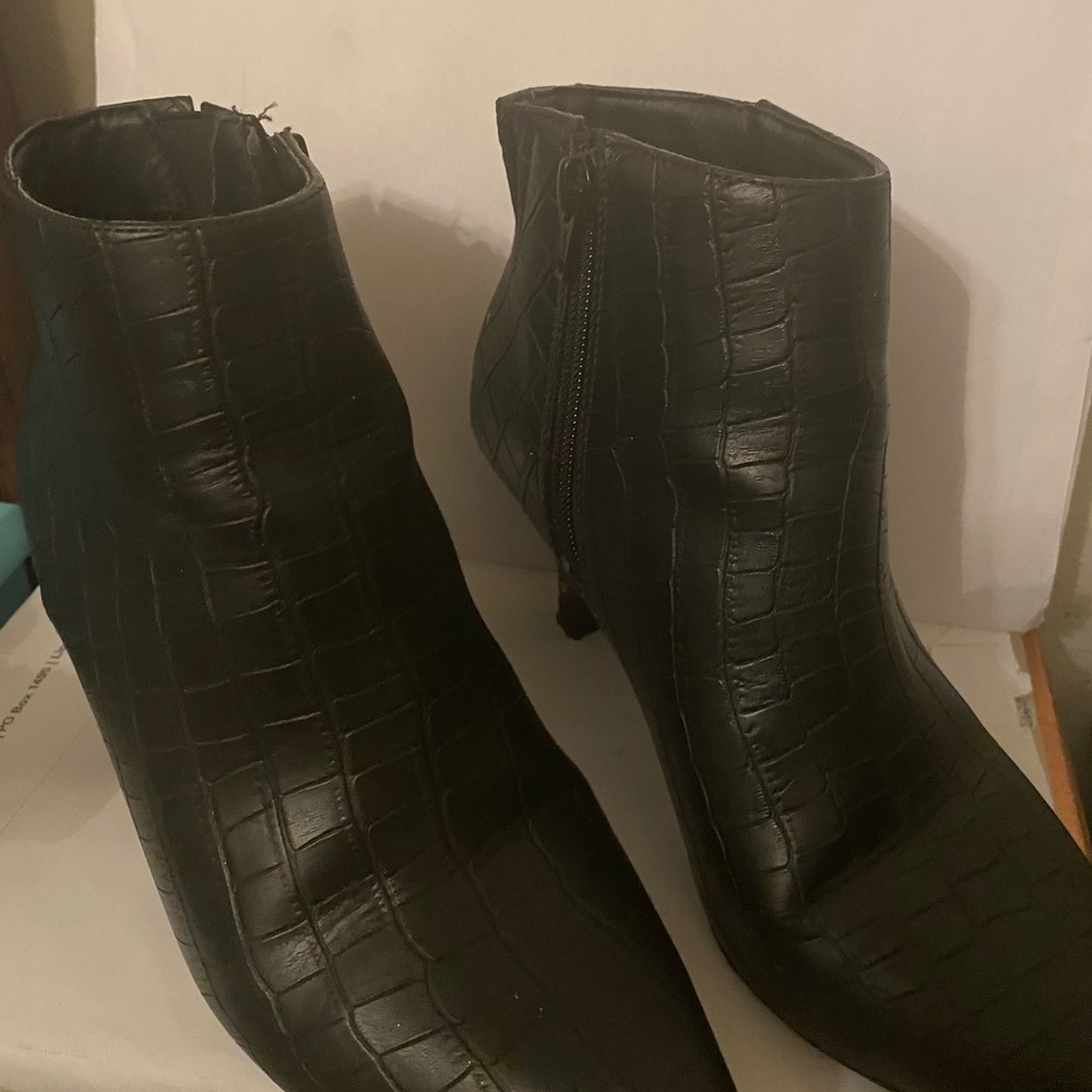 Women’s black heel short boots